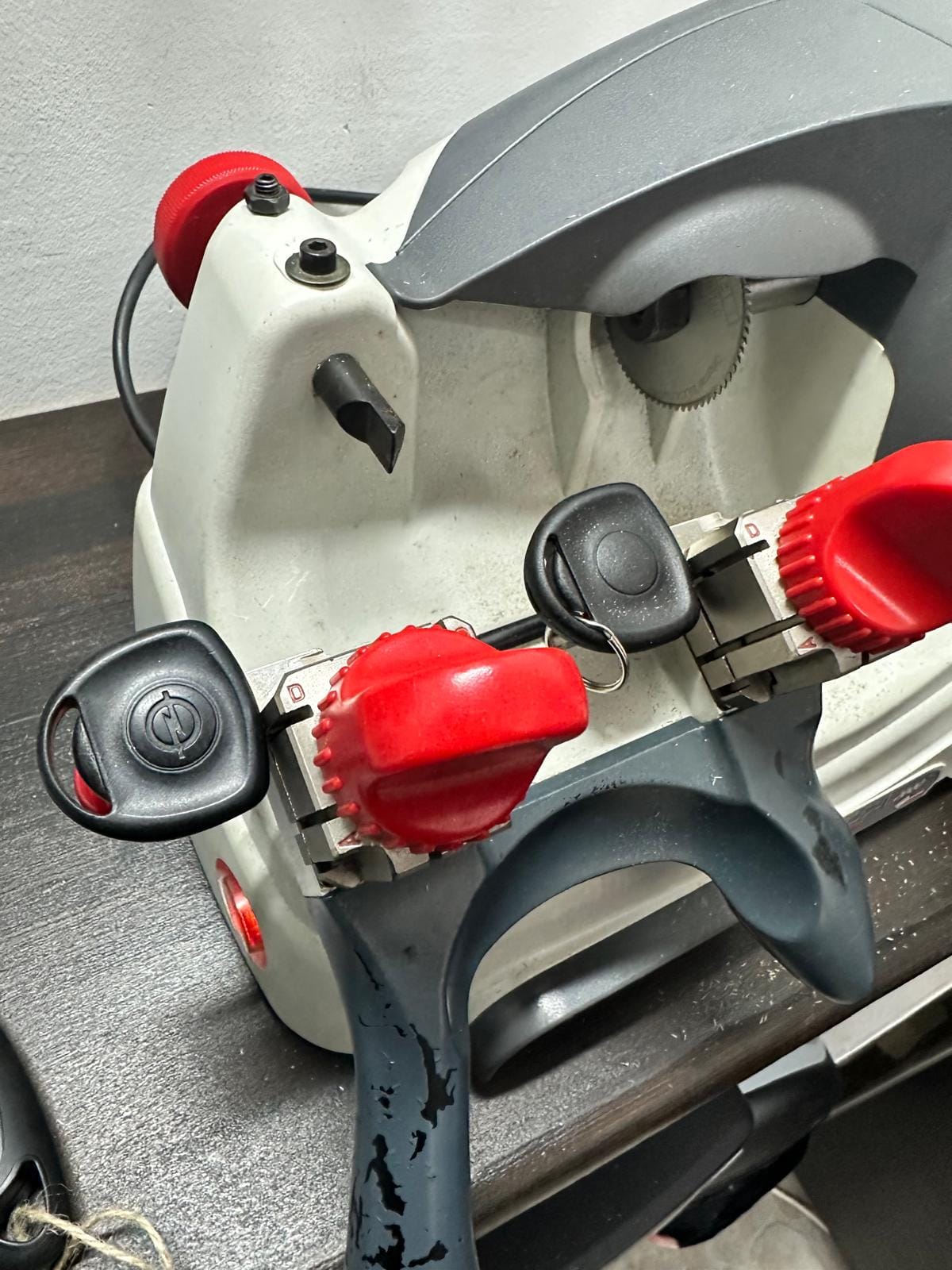 Schlüssel fräsen auf CNC-Maschine Schlüsseldienst Wetzlar