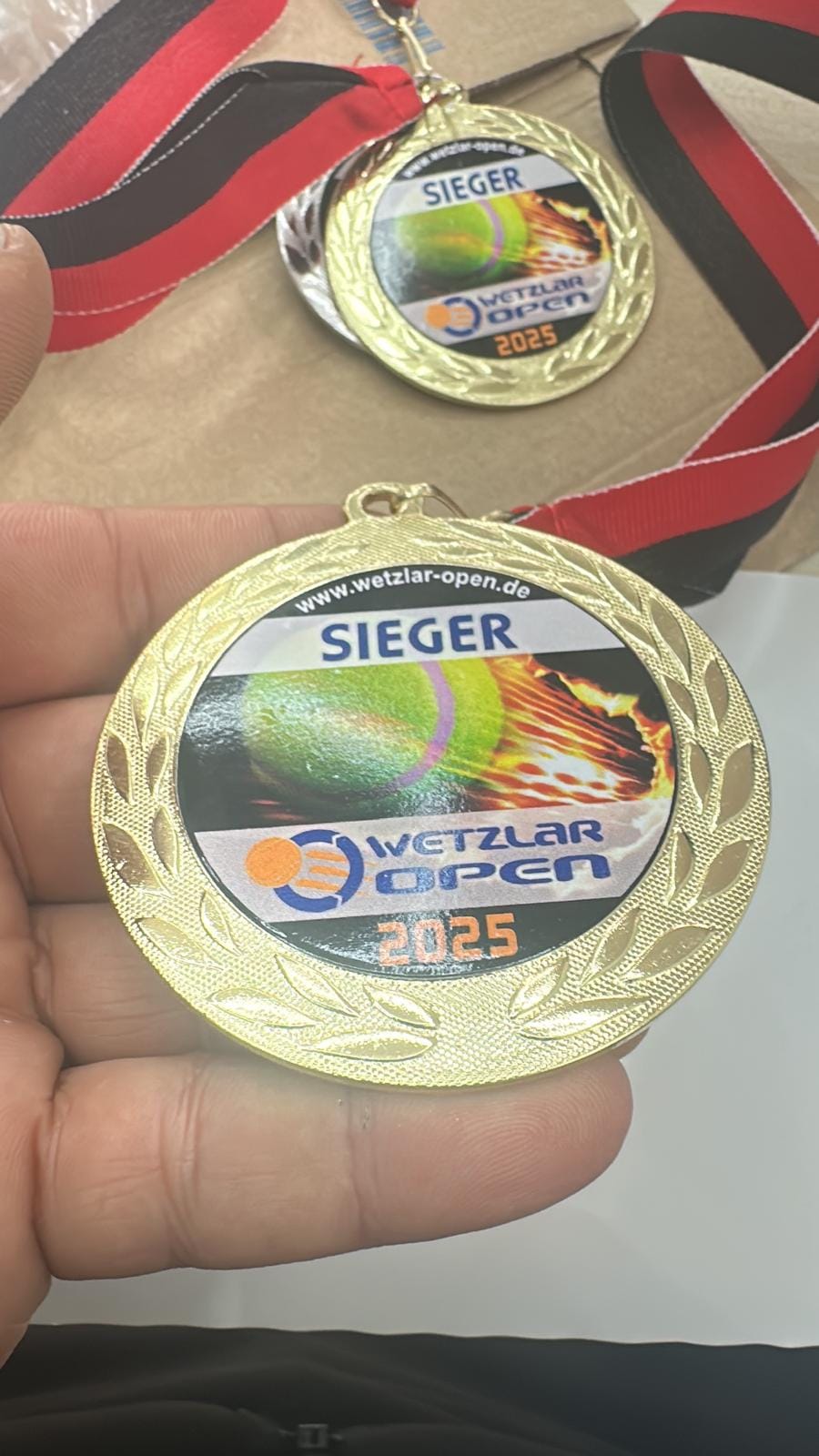 Siegermedaille Wetzlar Open 2025 und Mina Saad Siegermedaille Wetzlar Open 2025 gewonnen von Mina Saad